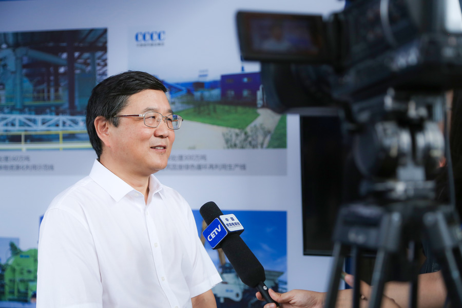 山美股份董事長楊安民接受中國教育電視臺采訪，談建筑垃圾資源化處理