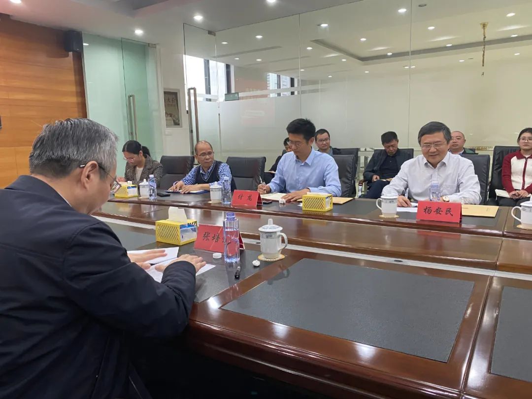 奉賢區(qū)人大常委會黨組書記、主任張培榮一行蒞臨上海山美股份開展“優(yōu)環(huán)境、穩(wěn)經(jīng)濟”大走訪大調(diào)研